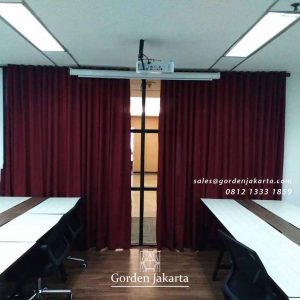 contoh gorden ruang pertemuan model minimalis merah maroon di Sudirman id4193